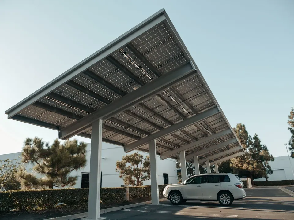 Structure de carport solaire